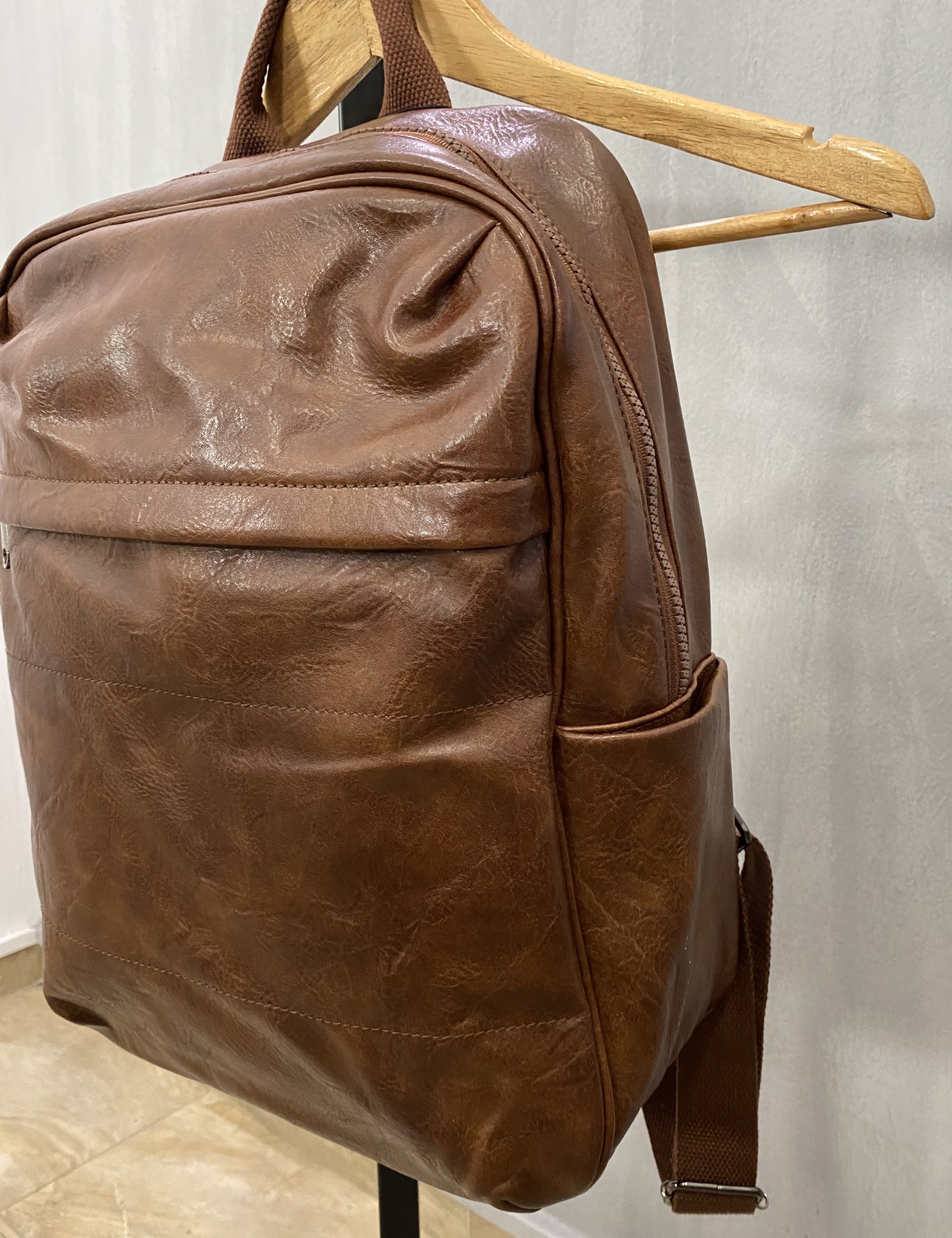 Ανδρικό καφέ σακίδιο πλάτης με τσέπη L625730K φωτογραφία